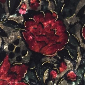 •Floral velveteen dress